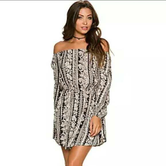 Billabong Dresses & Skirts - Billabong off the shoulder dress